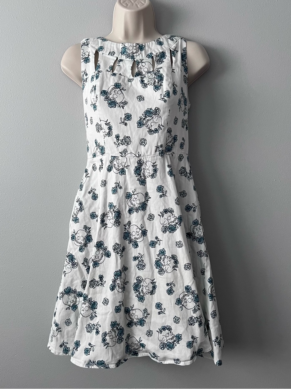 Hot Topic Skull and Rose Print Dress Size L